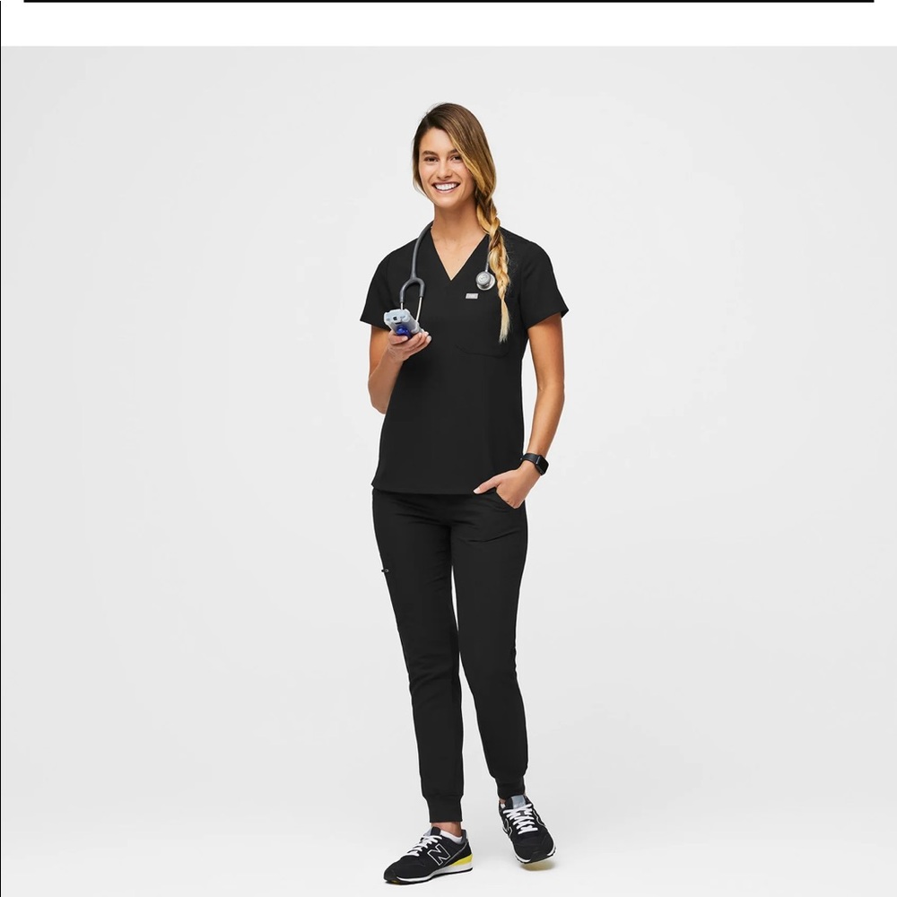 FIGS black scrub set!